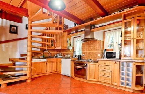 Donja Voca House | Holiday Home Grga with Jacuzzi and swimming pool