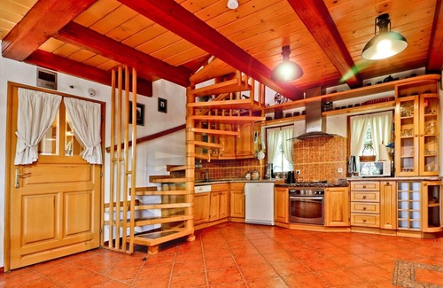 Donja Voca House | Holiday Home Grga with Jacuzzi and swimming pool