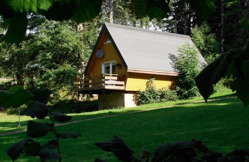Schwarzenbach House | Holiday Home 'Häusle Nr 1' with Shared Garden, Balcony and Wi-Fi