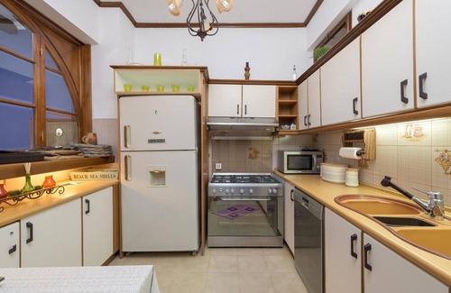 Haraki House | Holiday Home 'Haraki Sea View Luxury House' with Sea View, Wi-Fi and Air Conditioning