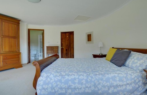 Abbess Roding House | Holiday Home Hawkridge Oast by Interhome