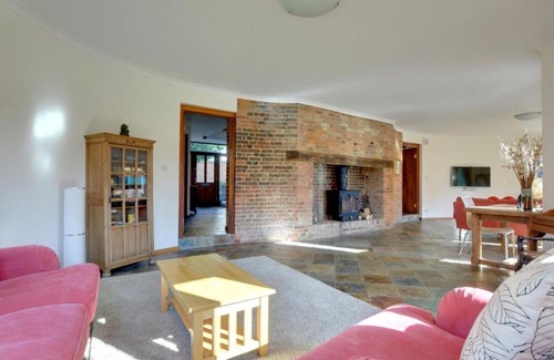 Abbess Roding House | Holiday Home Hawkridge Oast by Interhome