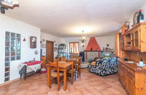 Tempio Pausania Apartment | Holiday Home "Home on the hill" with Mountain View, Garden & Wi-Fi