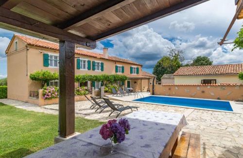 Kozljani House | Holiday Home Hortensija by Interhome