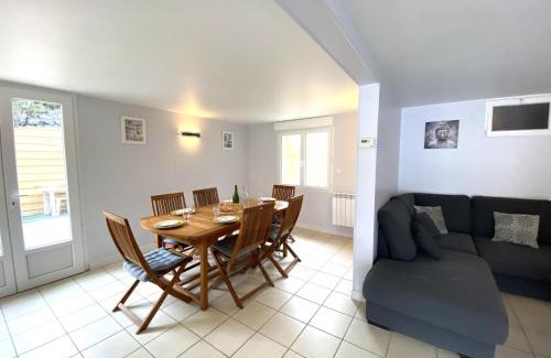 Saint-Pair-sur-Mer House | Holiday Home in Kairon near the Beach