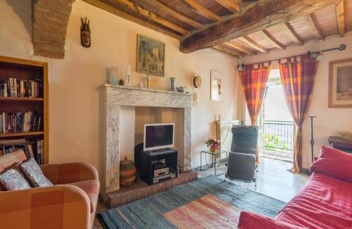 Montecastelli House | Holiday Home in Montecastelli with River Views