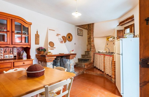 Baunei House | Holiday Home 'Il Borgo - Casa Ottocentesca' with Mountain View, Private Terrace and Wi-Fi