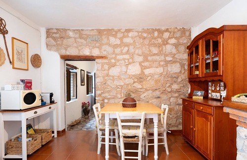 Baunei House | Holiday Home 'Il Borgo - Casa Ottocentesca' with Mountain View, Private Terrace and Wi-Fi