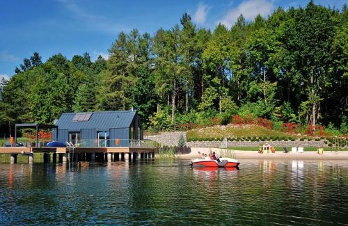 Bytow House | Holiday Home in Bytów by Private Lake