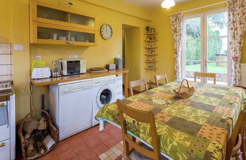 Diges House | Holiday Home in Diges with Garden & Cycling