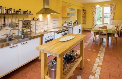 Diges House | Holiday Home in Diges with Garden & Cycling