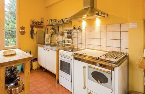 Diges House | Holiday Home in Diges with Garden & Cycling