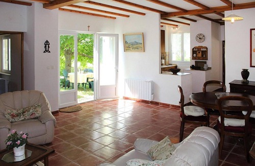 Revest-du-Bion House | Holiday home in Revest with garden