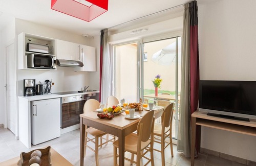 Montignac House | Holiday Home in France with Garden Terrace