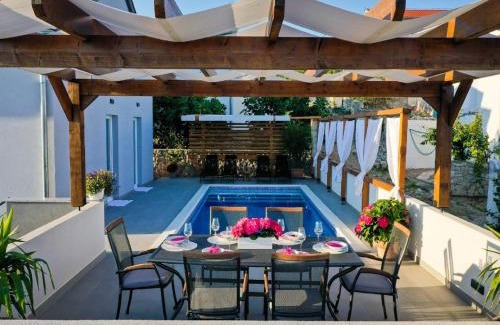 Maslenica House | Holiday Home in Maslenica with Sea View