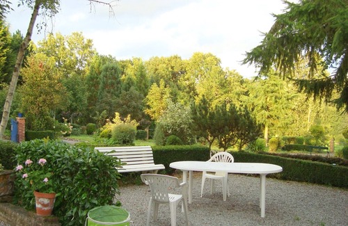 Englancourt Cottage | Holiday Home in Oise with Forest Views