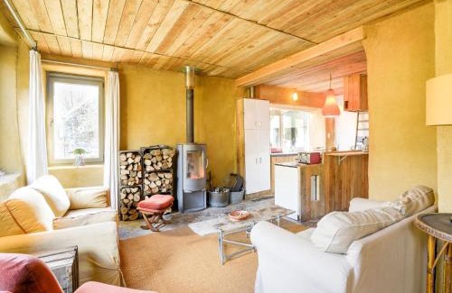 Tombeek House | Holiday Home in Philippeville with garden