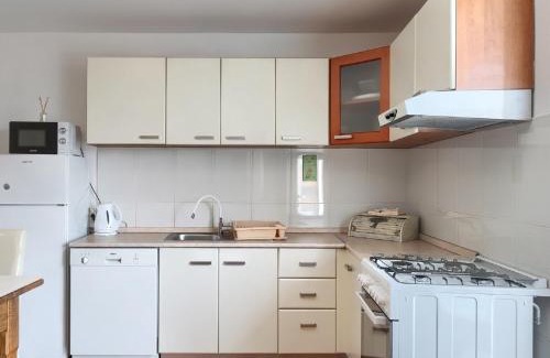 Rovinjsko Selo House | Holiday Home in Rovinjsko with Pool