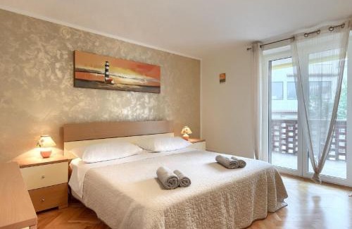 Rovinjsko Selo House | Holiday Home in Rovinjsko with Pool