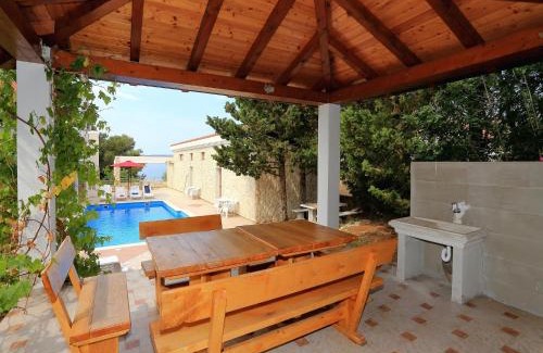 Starigrad House | Holiday Home in Starigrad by the Beach