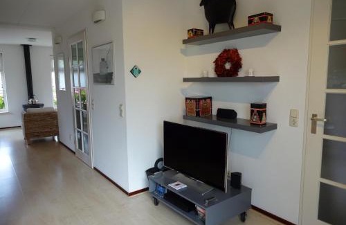 Steendam House | Holiday Home in Steendam by Schild Lake