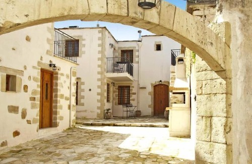 Apokoronas House | Holiday home in VAFes with terrace