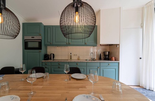 Zelhem House | Holiday Home in Zelhem with Forest and Hot Tub