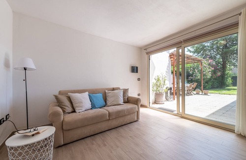 Capitana House | Holiday Home "Capitana Rooms" with Air Conditioning, Wi-Fi & Terrace