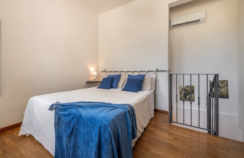 Capitana House | Holiday Home "Capitana Rooms" with Air Conditioning, Wi-Fi & Terrace