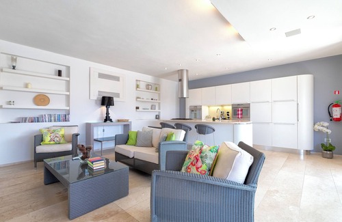 Stintino House | Holiday Home 'Katy Sul Porto Di Stintino' with Sea View, Wi-Fi and Air Conditioning