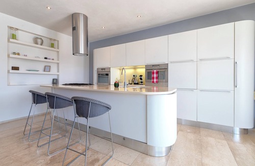 Stintino House | Holiday Home 'Katy Sul Porto Di Stintino' with Sea View, Wi-Fi and Air Conditioning