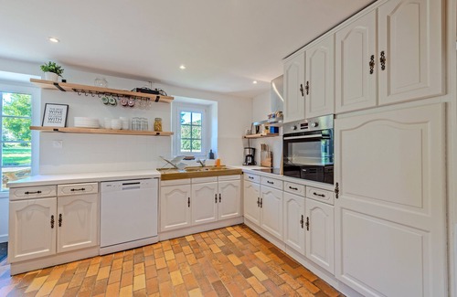 Saint-Pabu House | Holiday Home 'Ker Breizh - Saint Pabu - 14 Pers' with Private Terrace, Private Garden and Wi-Fi