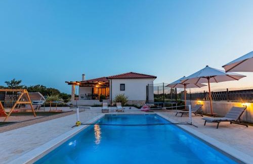 Lovinac House | Holiday Home KLM by Interhome