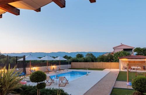 Lovinac House | Holiday Home KLM by Interhome