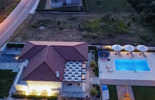 Lovinac House | Holiday Home KLM by Interhome