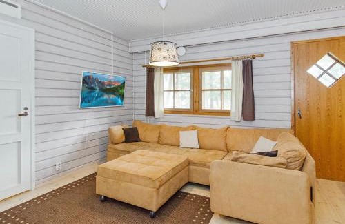 Bomba House | Holiday Home Kulta-käkönen 3 by bomba by Interhome