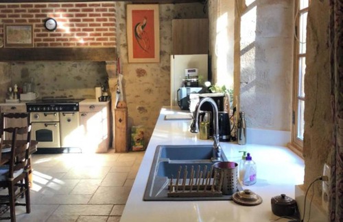 Herisson House | Holiday Home 'L'ancien College' with Private Pool, Wi-Fi and Air Conditioning