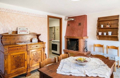 Caprino Veronese Bed & Breakfast | Holiday Home 'La Casa Di Delfina' with Private Garden