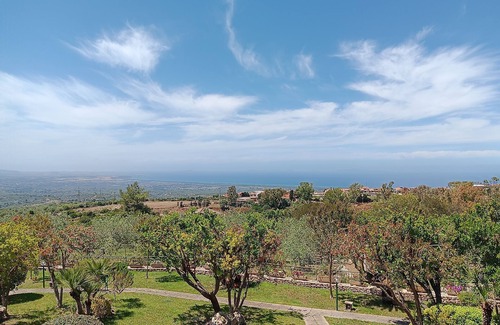 Sennori House | Holiday Home 'La Casa Del Vento' with Sea View, Wi-Fi and Air Conditioning