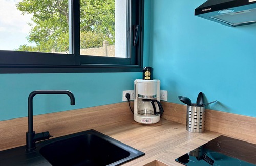 Le Pouldu House | Holiday Home 'La Maison Ty Isalain' with Sea View, Private Terrace and Wi-Fi