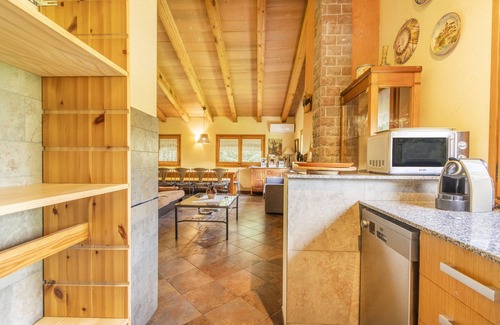 Olvan House | Holiday Home 'La Granja' with Mountain View, Wi-Fi and Air Conditioning