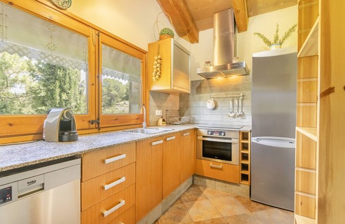 Olvan House | Holiday Home 'La Granja' with Mountain View, Wi-Fi and Air Conditioning