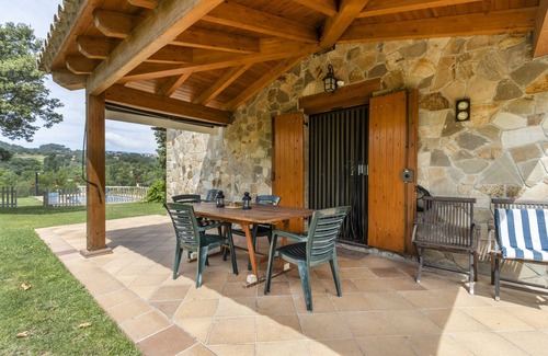 Olvan House | Holiday Home 'La Granja' with Mountain View, Wi-Fi and Air Conditioning
