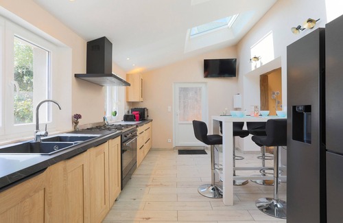 Paimpol House | Holiday Home 'Le Paradis Sur Mer' with Private Terrace and Private Garden