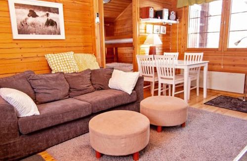 Tahkovuori House | Holiday Home Lomasyväri 810 by Interhome