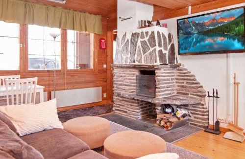 Tahkovuori House | Holiday Home Lomasyväri 810 by Interhome
