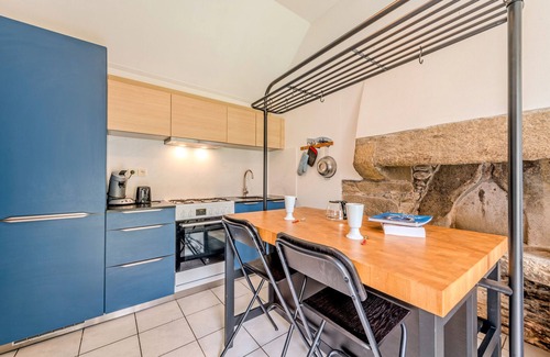 Le Conquet House | Holiday Home 'Maison 6 Personnes Avec Piscine' with Private Pool and Wi-Fi
