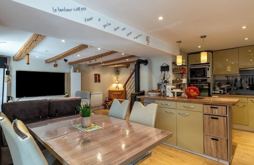 Faverges-Seythenex House | Holiday Home "Maison Village Proche Lac d'Annecy" with Private Terrace & Wi-Fi