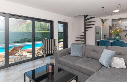 Donji Prolozac House | Holiday home Maja with pool