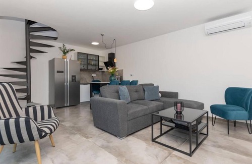 Donji Prolozac House | Holiday home Maja with pool